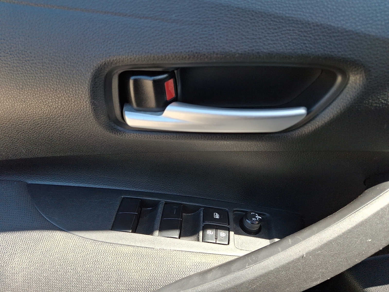 2021 Toyota Corolla LE - Photo 13