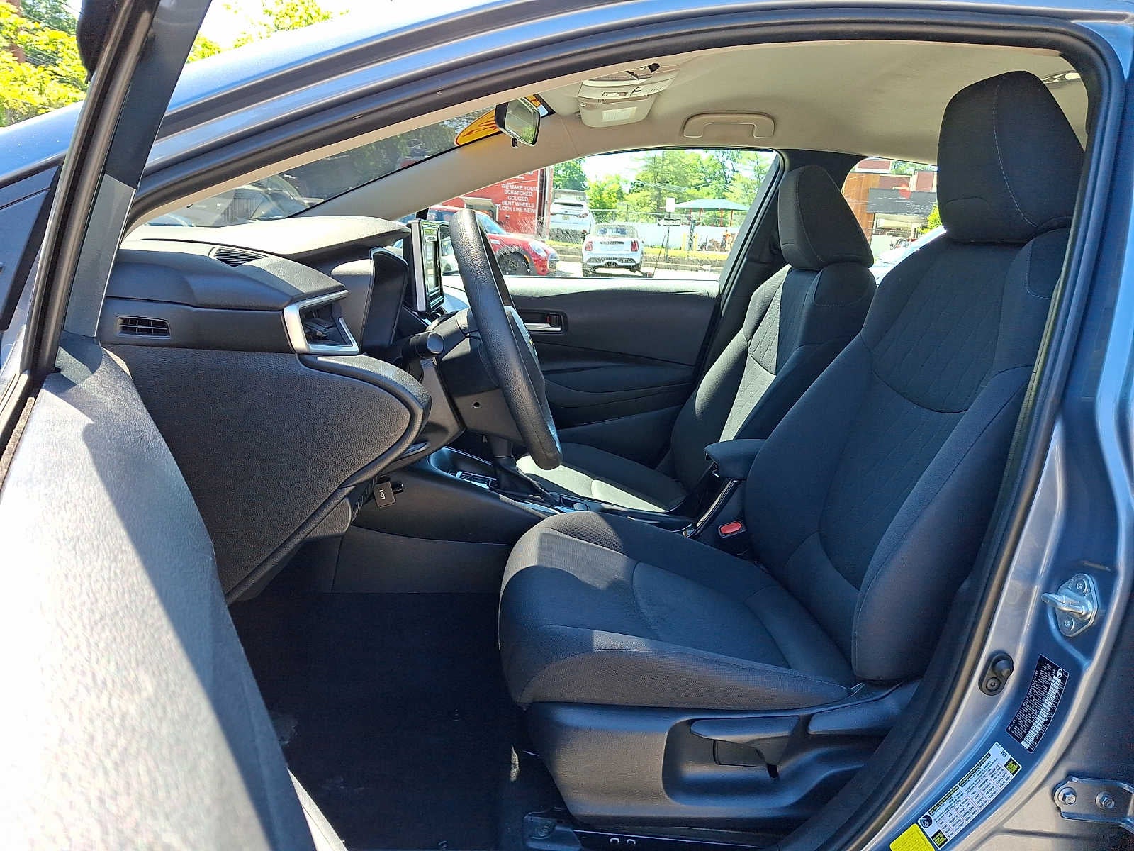 2021 Toyota Corolla LE - Photo 14