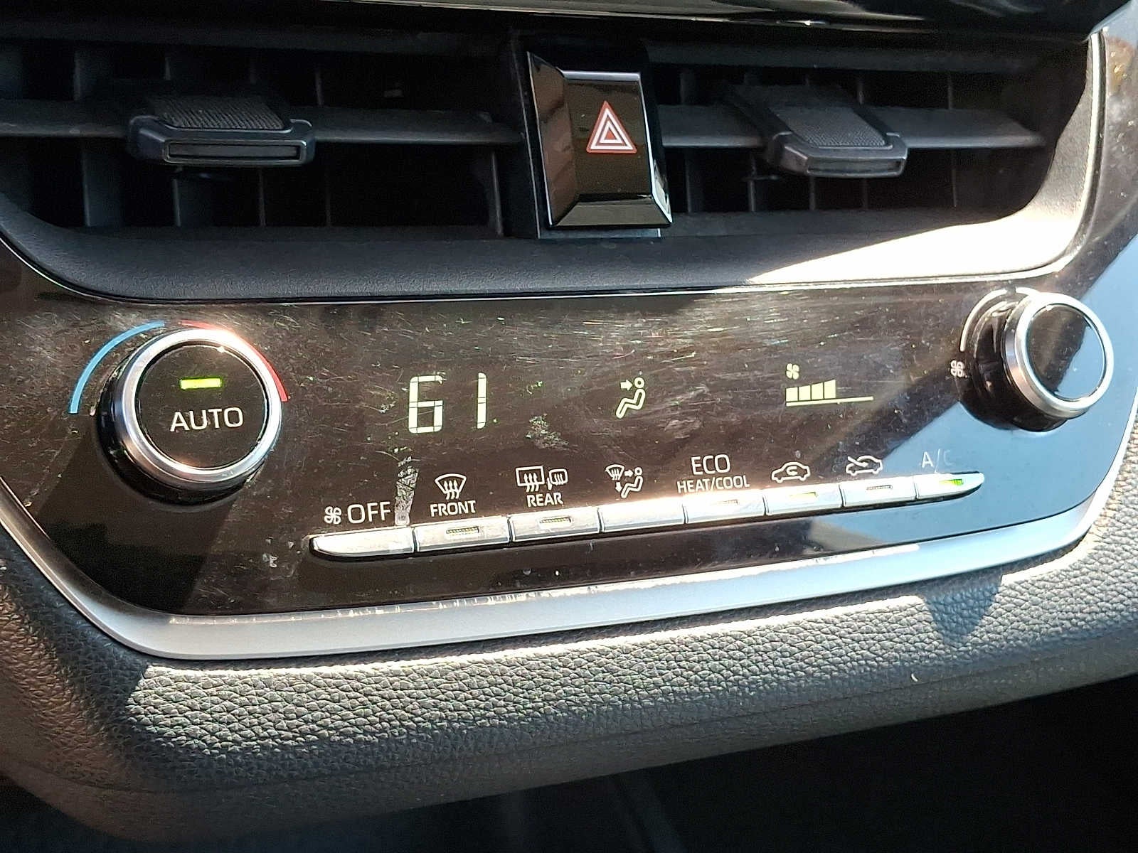 2021 Toyota Corolla LE - Photo 16