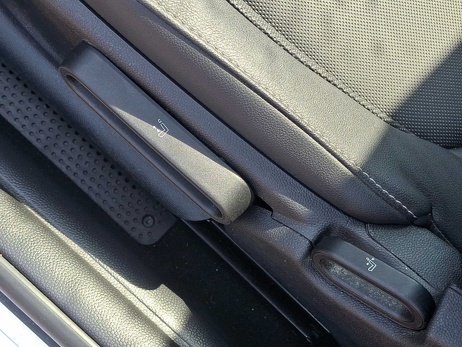 2024 MINI Hardtop 2 Door Base - Photo 12