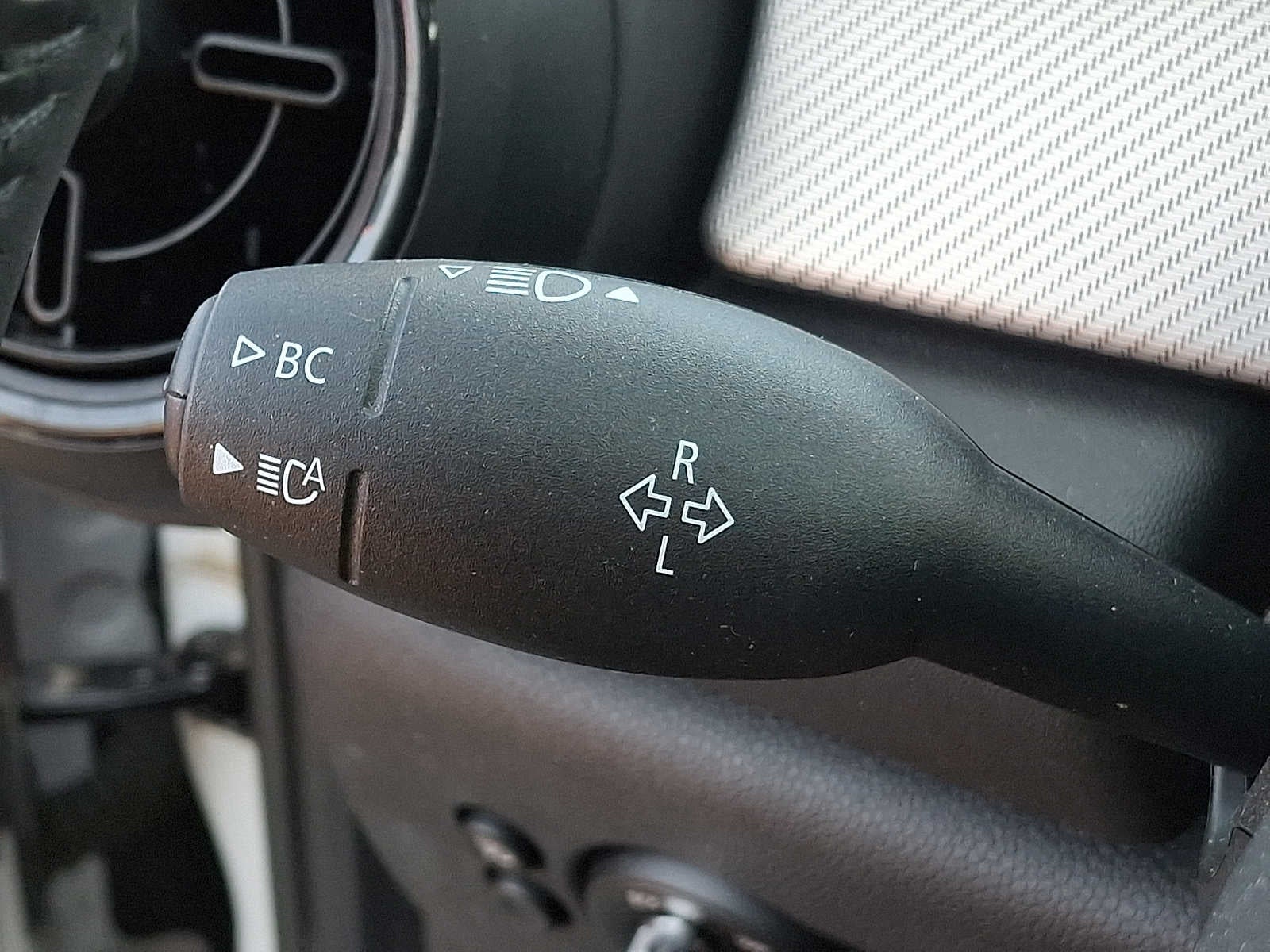 2024 MINI Hardtop 2 Door Base - Photo 21