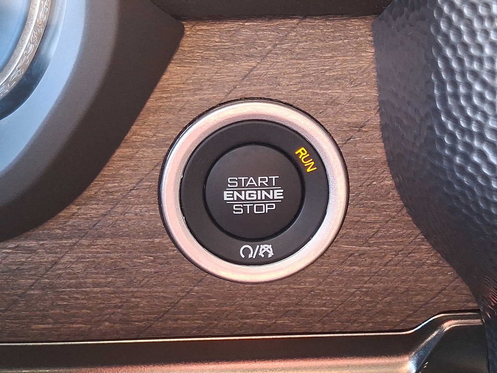 2025 RAM 1500 Longhorn 4x4 Crew Cab 57 Box