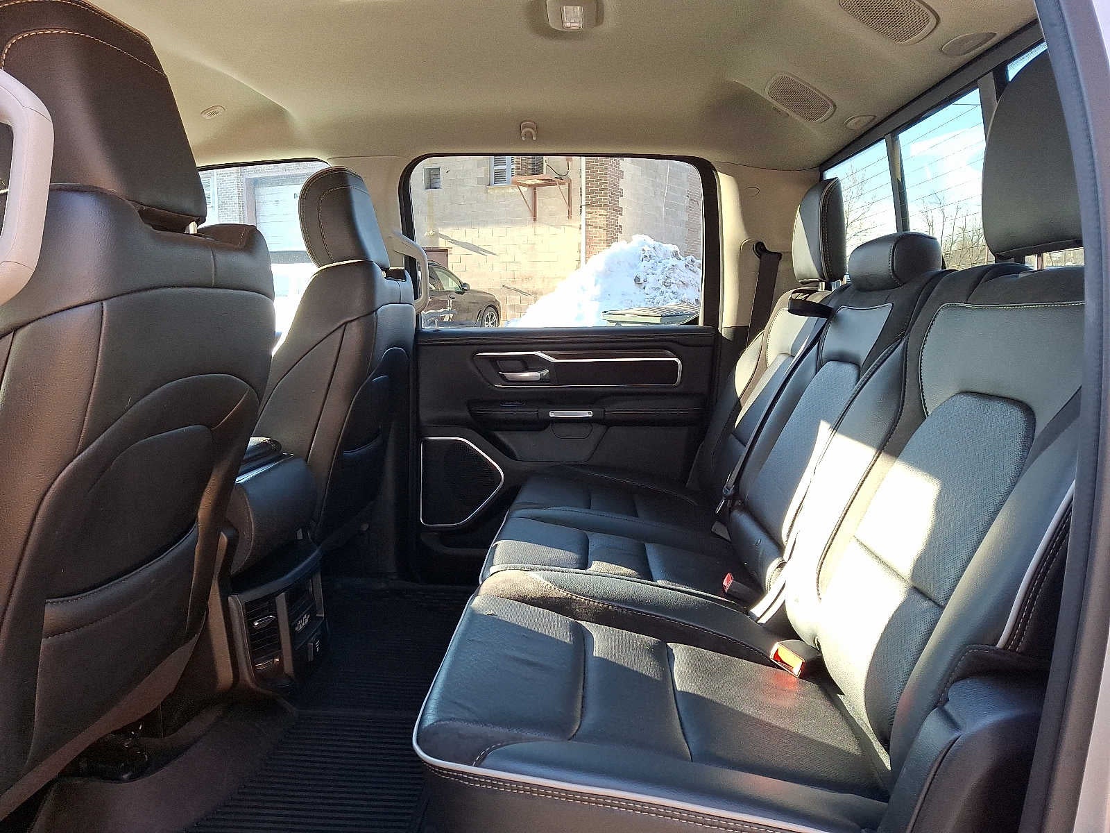 2022 RAM 1500 Laramie 4x4 Crew Cab 57 Box