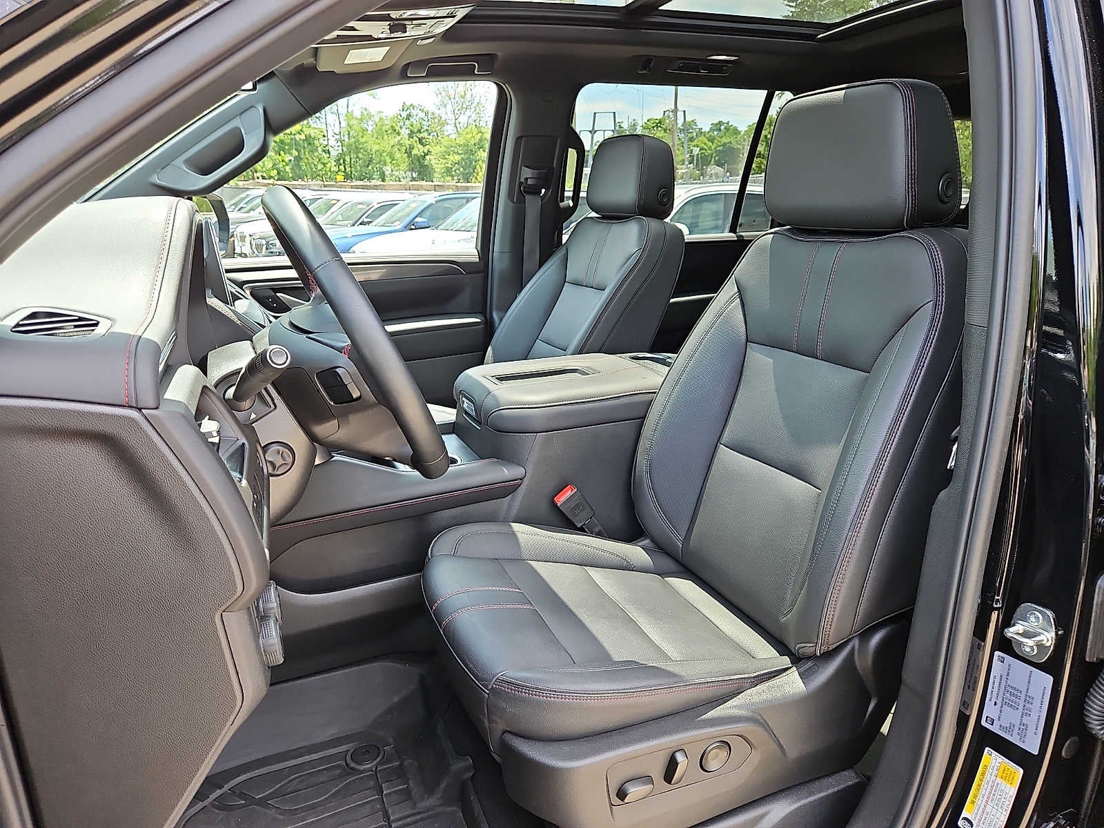 2024 Chevrolet Suburban 4WD 4dr RST