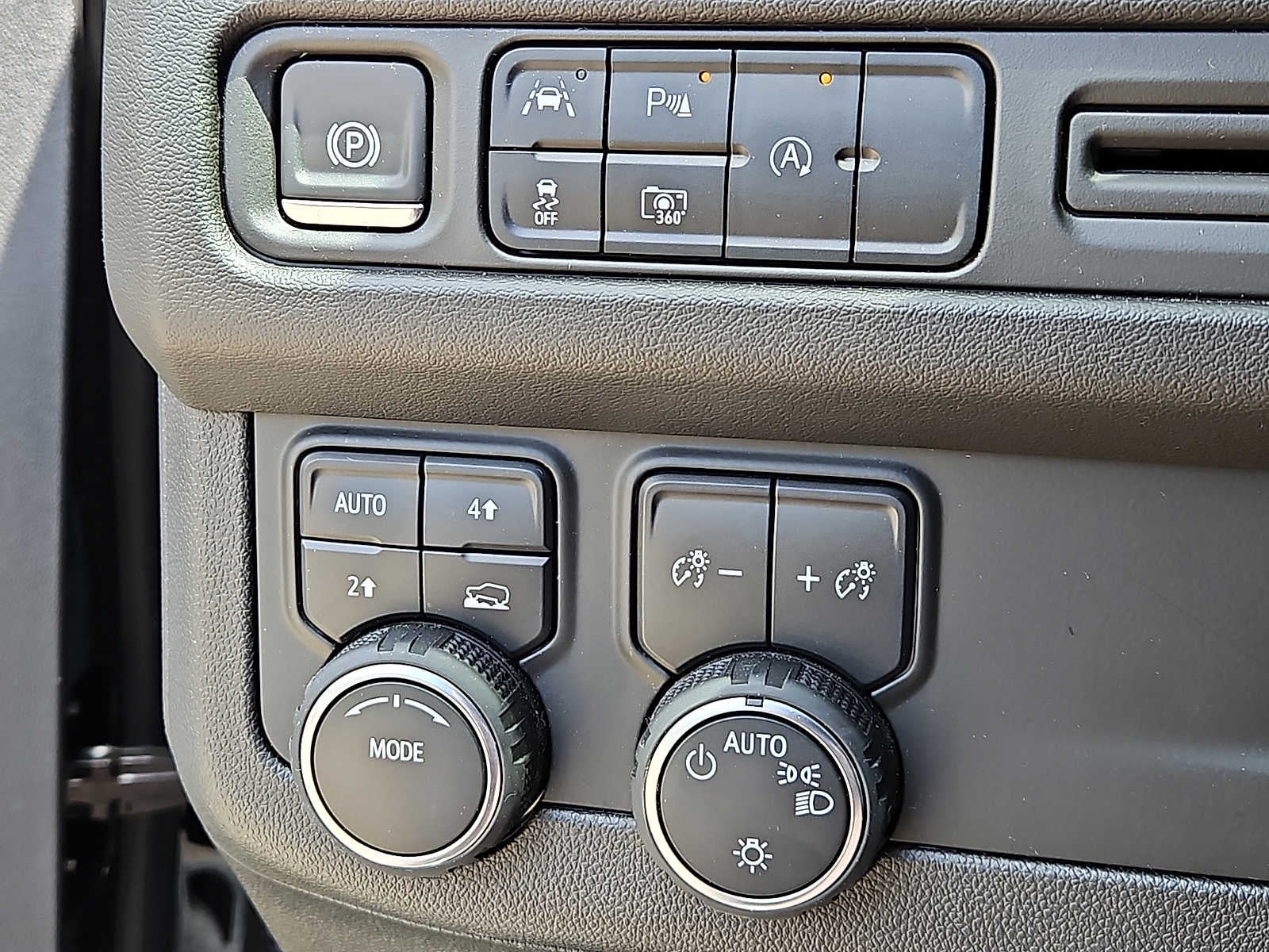 2024 Chevrolet Suburban 4WD 4dr RST