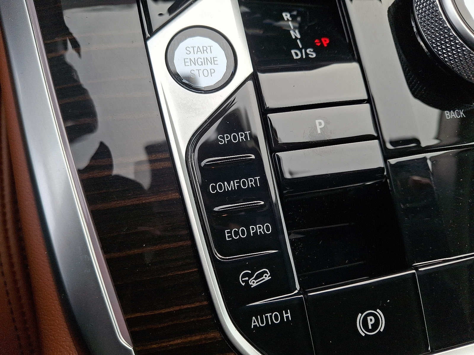 2025 BMW X7 xDrive40i Sports Activity Vehicle