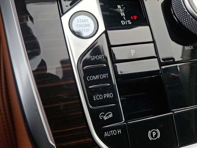 2025 BMW X7 xDrive40i Sports Activity Vehicle