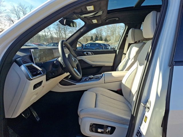 2025 BMW X7 xDrive40i Sports Activity Vehicle