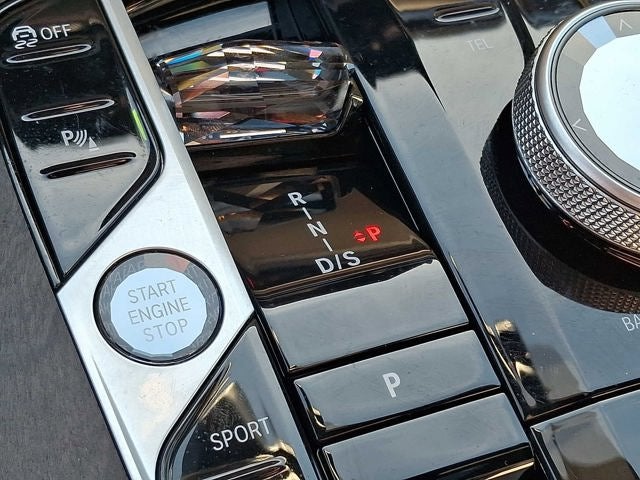 2025 BMW X7 xDrive40i Sports Activity Vehicle