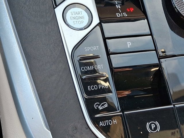 2025 BMW X7 xDrive40i Sports Activity Vehicle