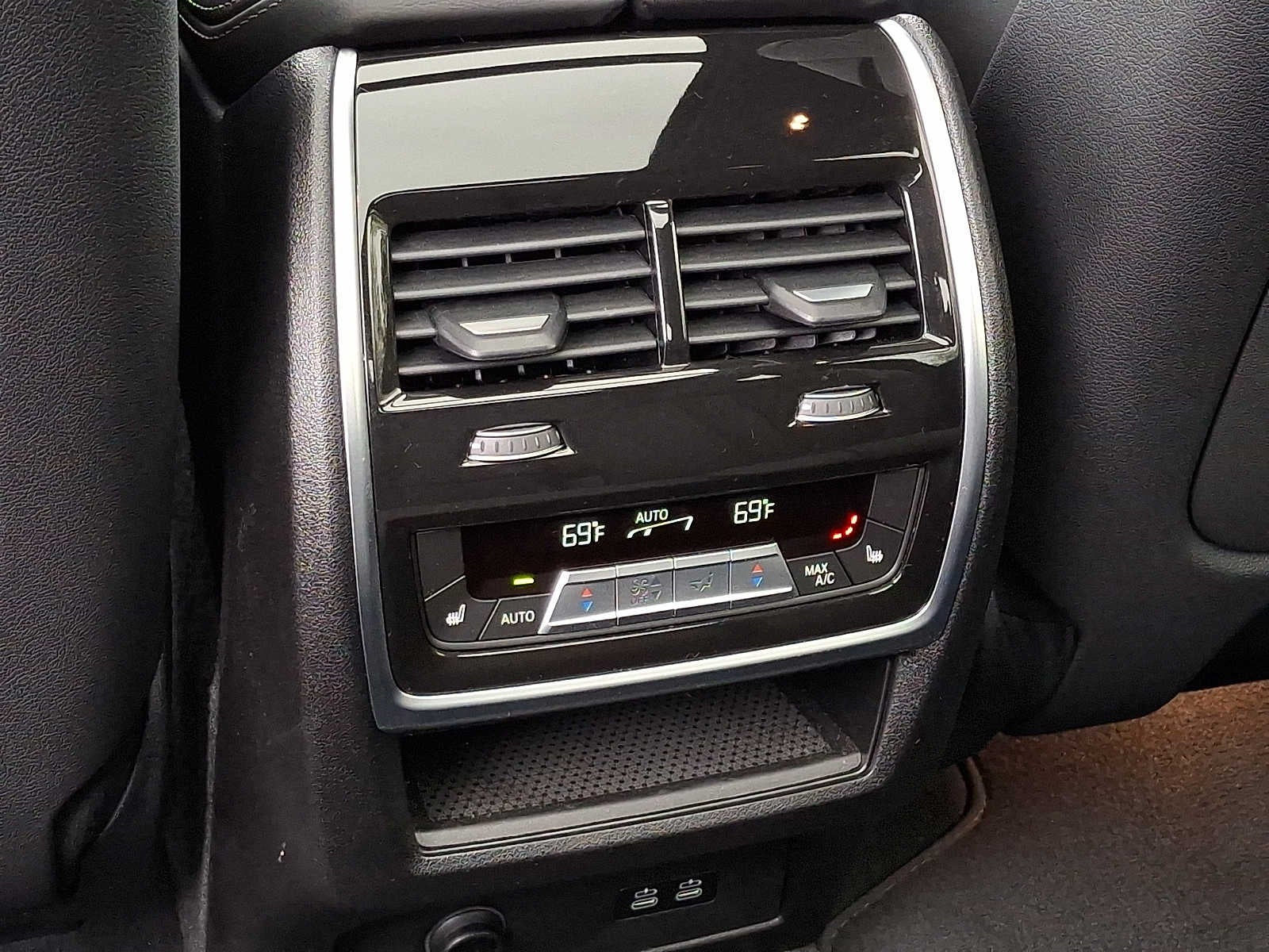 2025 BMW X7 xDrive40i Sports Activity Vehicle