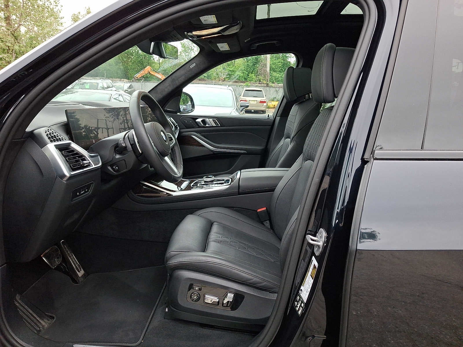 2025 BMW X7 xDrive40i Sports Activity Vehicle