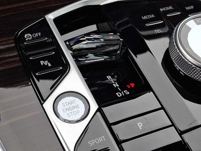 2025 BMW X7 xDrive40i Sports Activity Vehicle