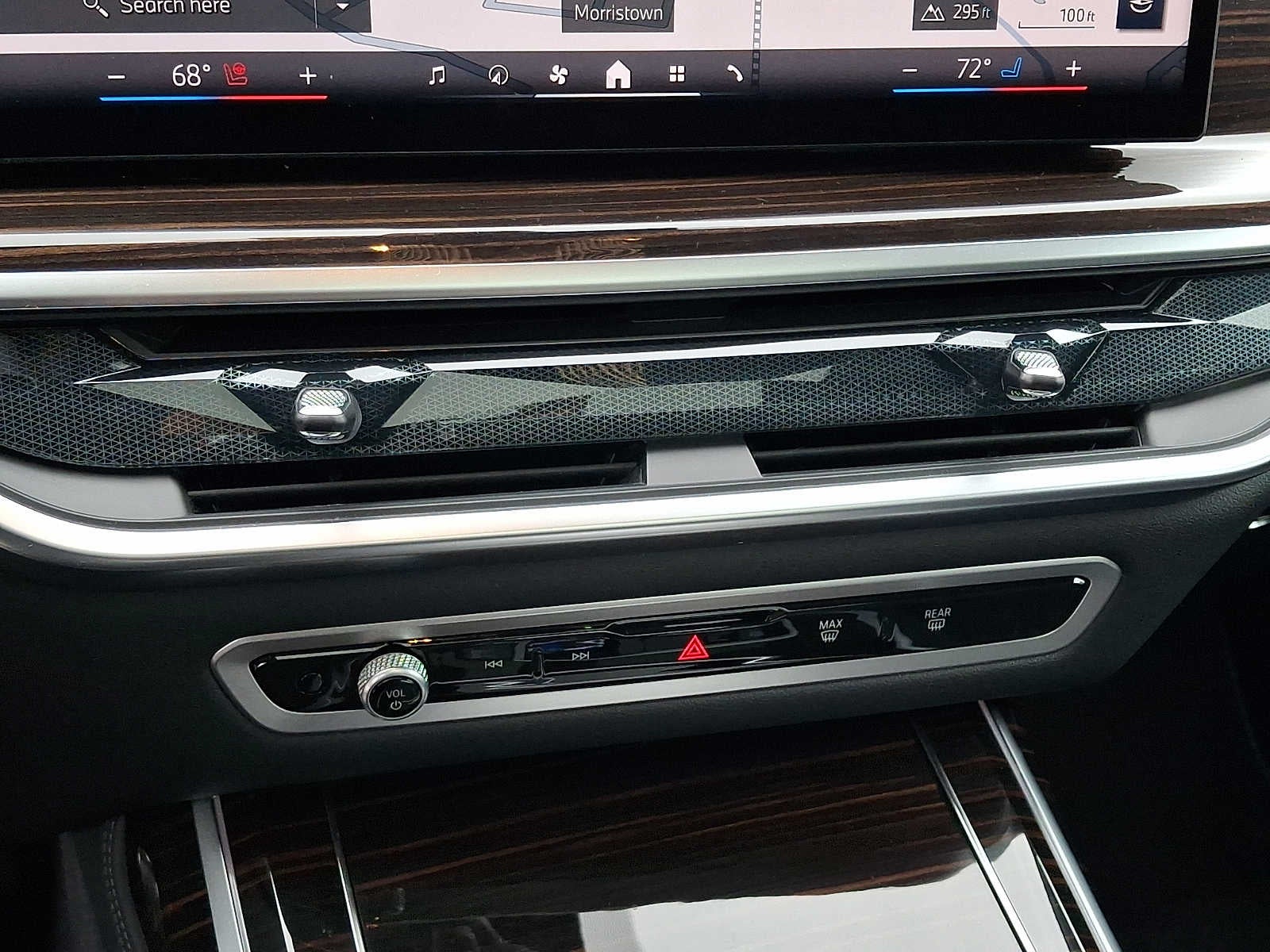 2025 BMW X7 xDrive40i Sports Activity Vehicle