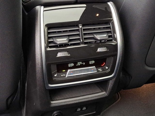 2025 BMW X7 xDrive40i Sports Activity Vehicle
