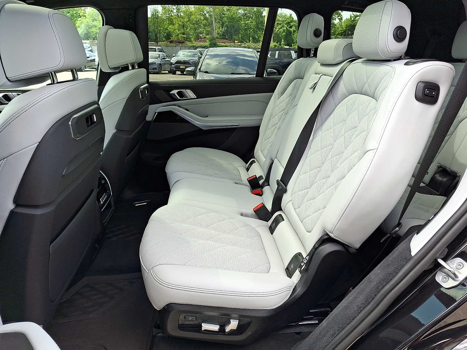 2024 BMW X7 xDrive40i Sports Activity Vehicle