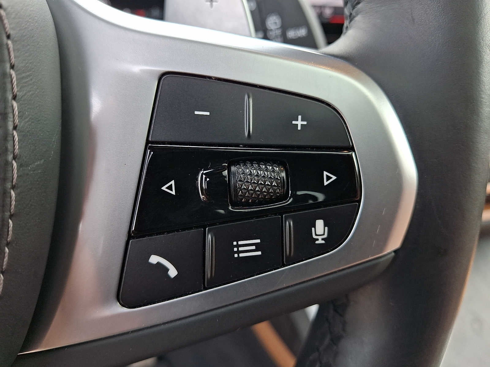 2025 BMW X7 xDrive40i Sports Activity Vehicle