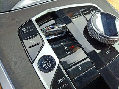2025 BMW X7 xDrive40i Sports Activity Vehicle