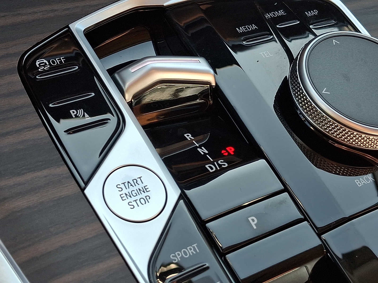 2025 BMW X7 xDrive40i Sports Activity Vehicle