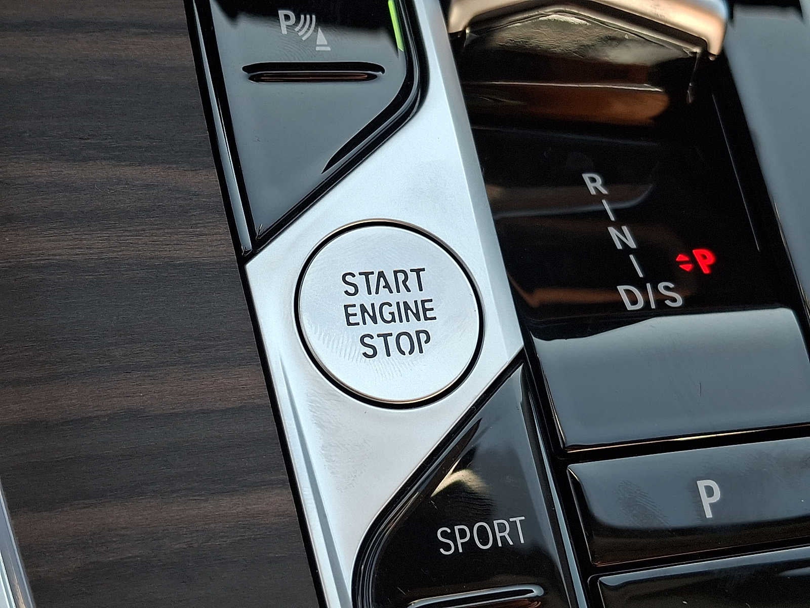 2025 BMW X7 xDrive40i Sports Activity Vehicle