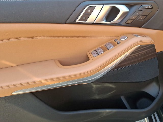 2025 BMW X7 xDrive40i Sports Activity Vehicle