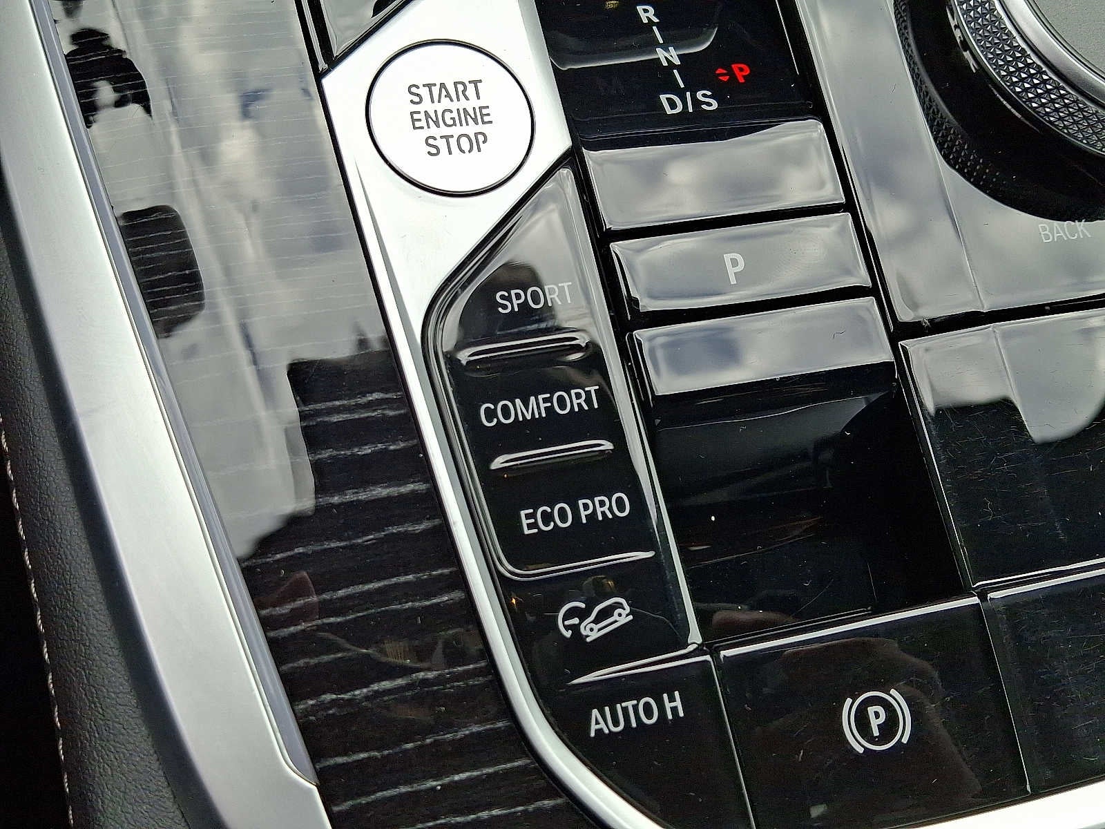 2025 BMW X7 xDrive40i Sports Activity Vehicle