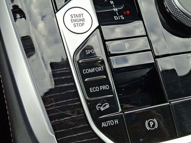 2025 BMW X7 xDrive40i Sports Activity Vehicle