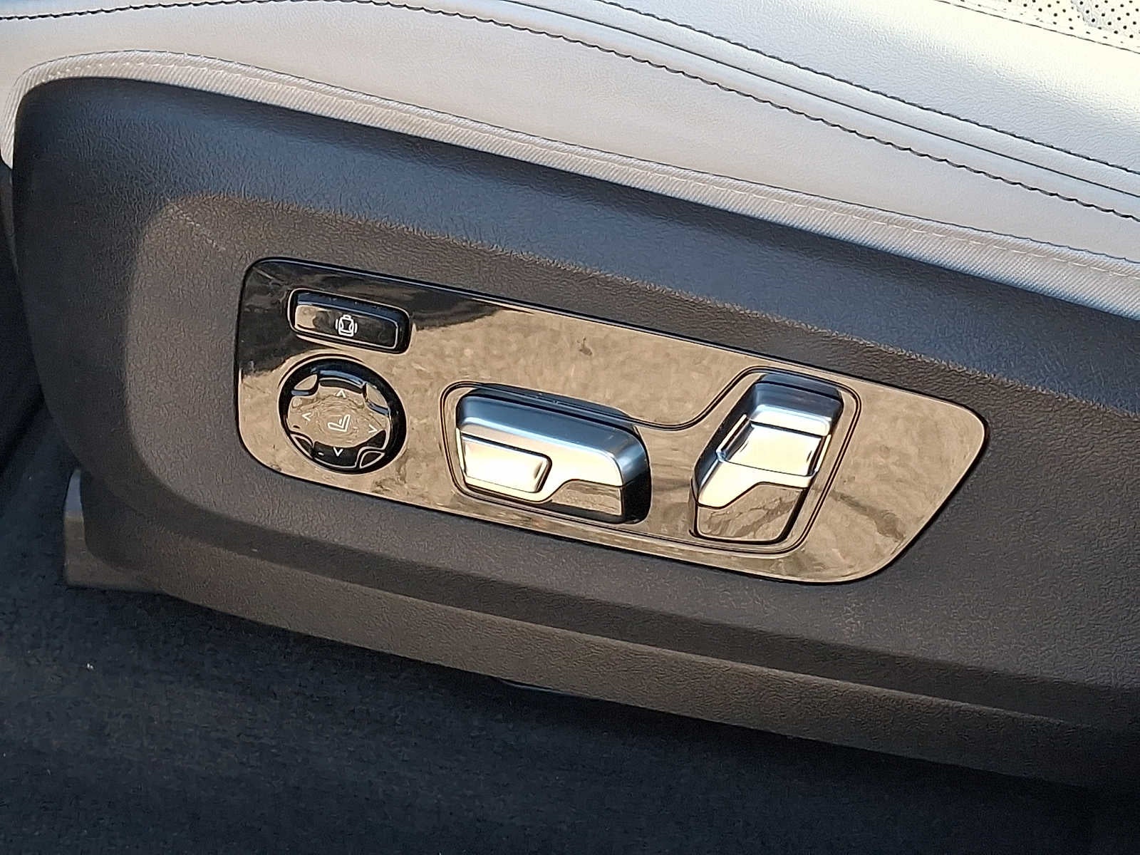 2024 BMW X5 M60i Sports Activity Vehicle
