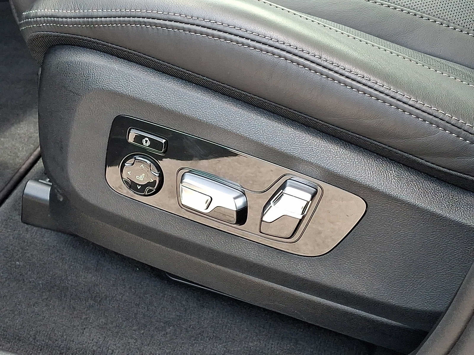 2025 BMW X5 M60i Sports Activity Vehicle