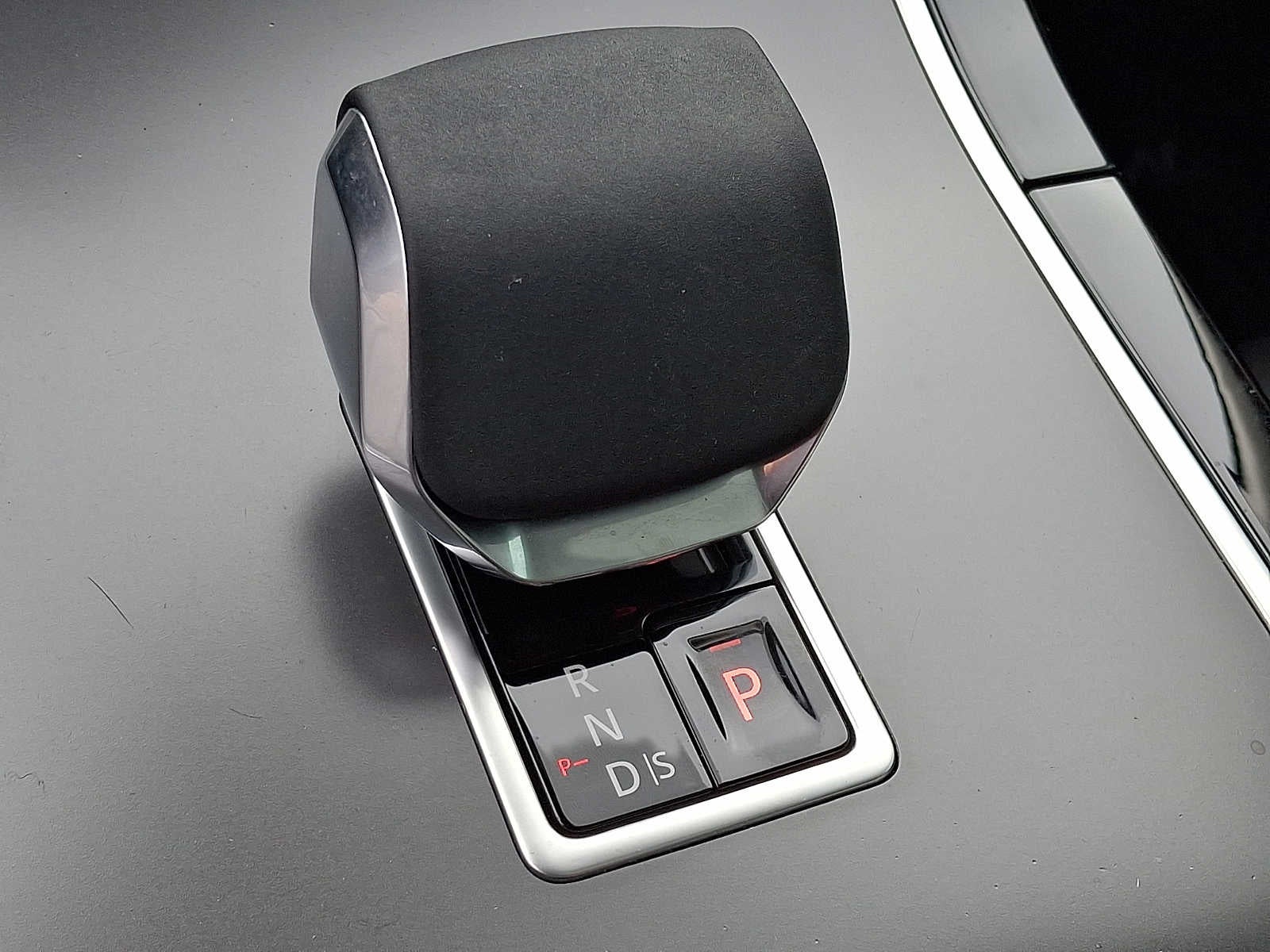 2025 Land Rover Range Rover Velar P250 Dynamic SE