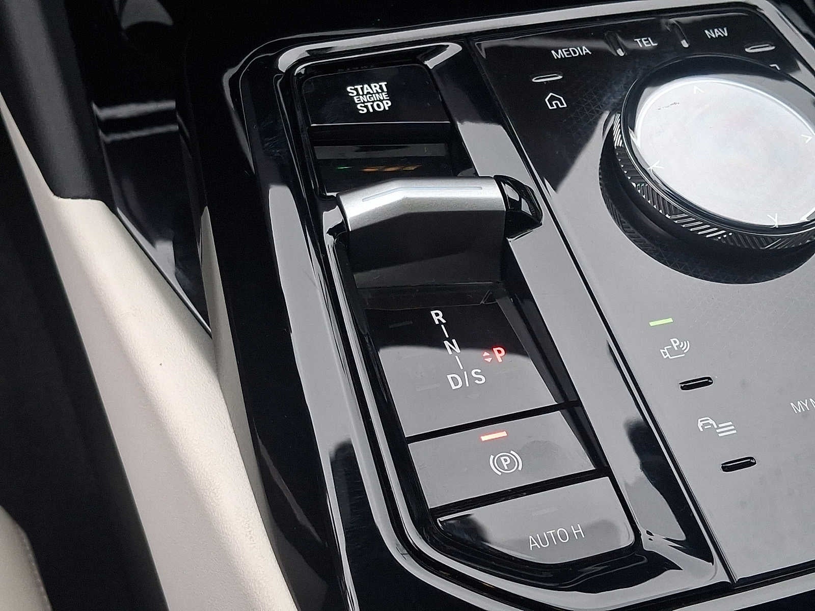 2025 BMW 5 Series 530i xDrive Sedan