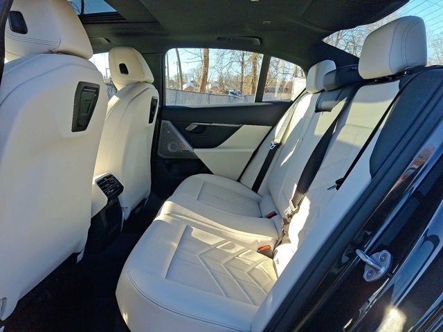 2025 BMW 5 Series 530i xDrive Sedan