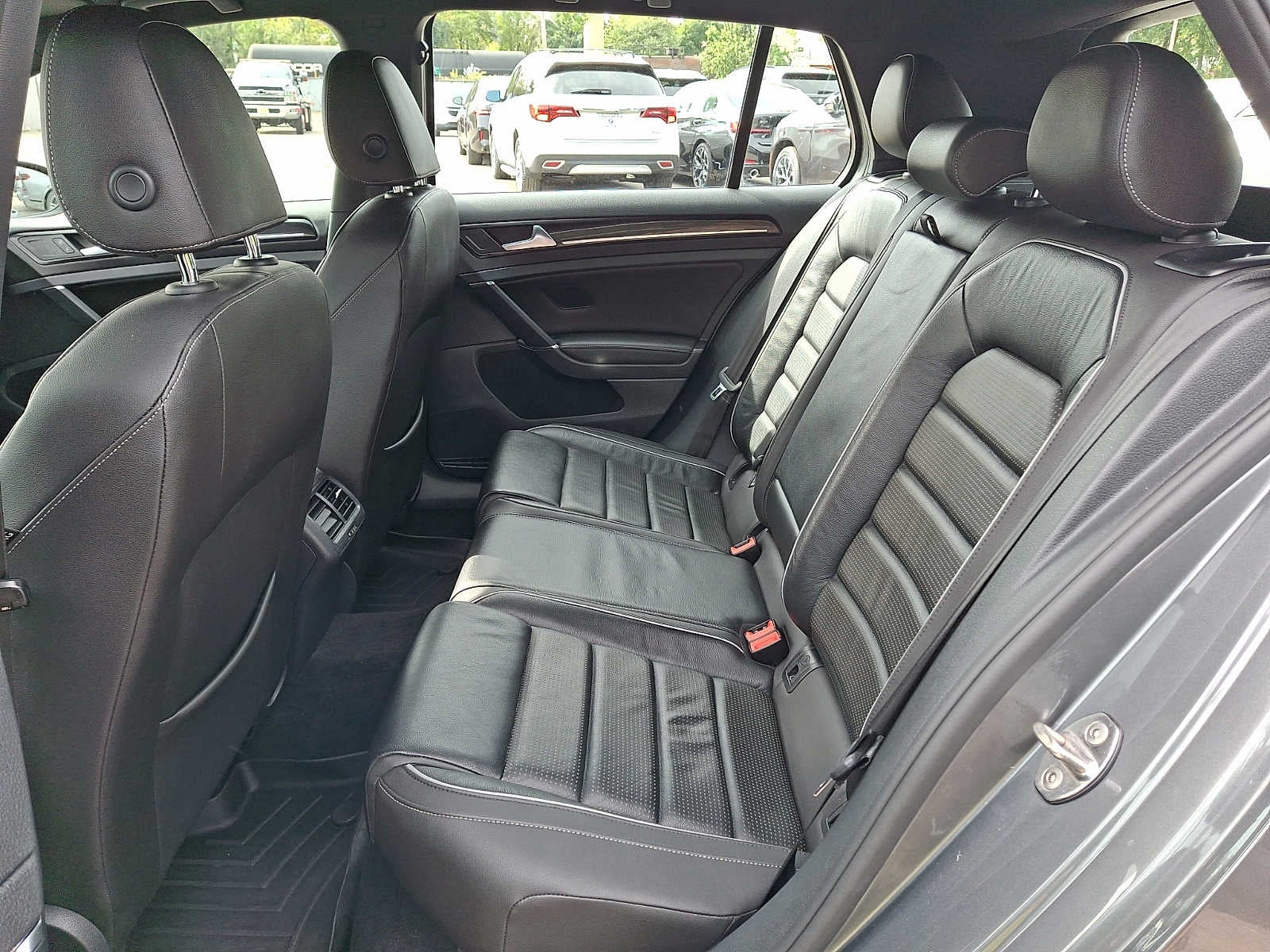 2018 Volkswagen Golf R 2.0T DSG w/DCC/Nav