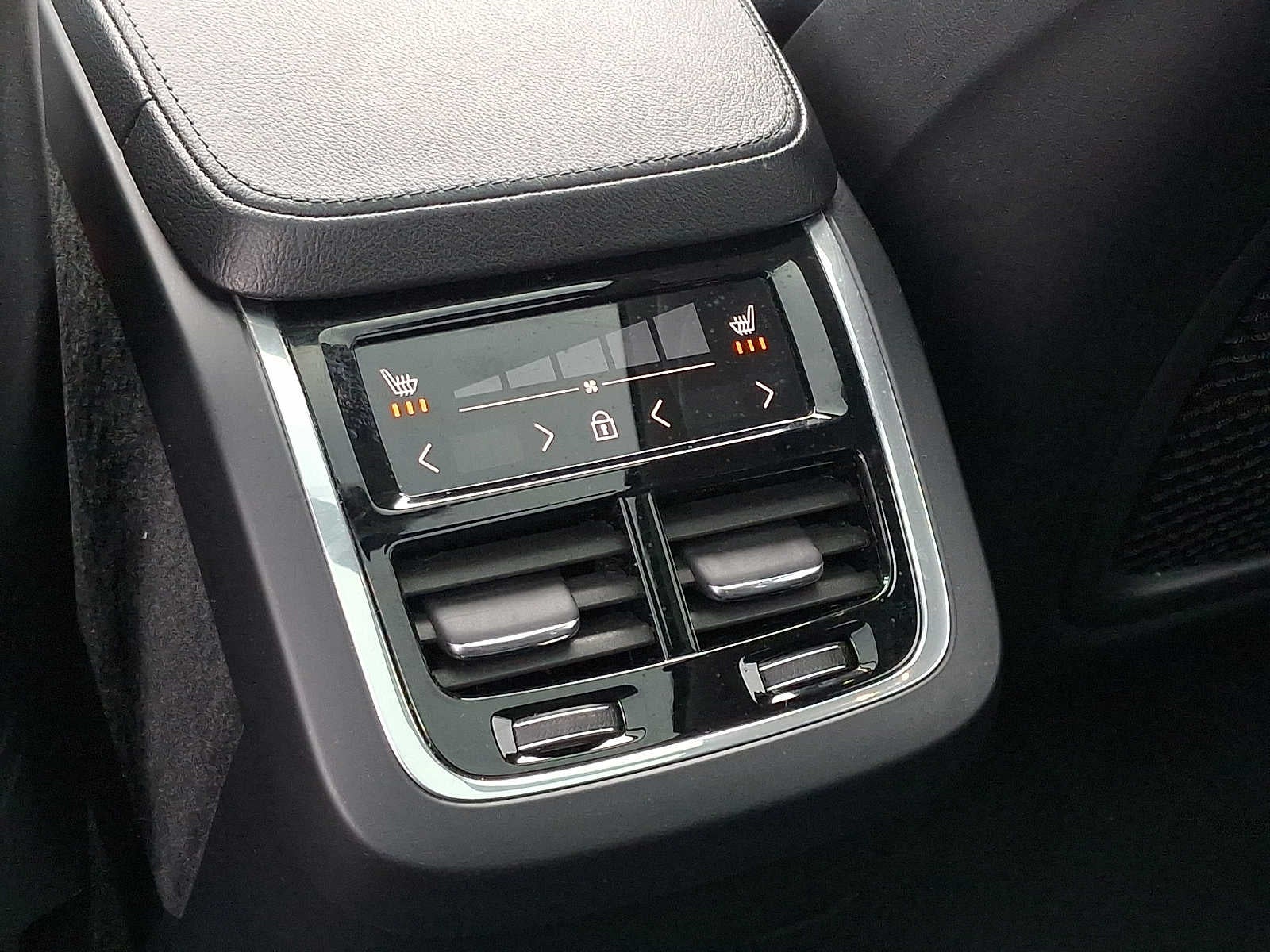 2020 Volvo XC90 T5 AWD Momentum 7 Passenger