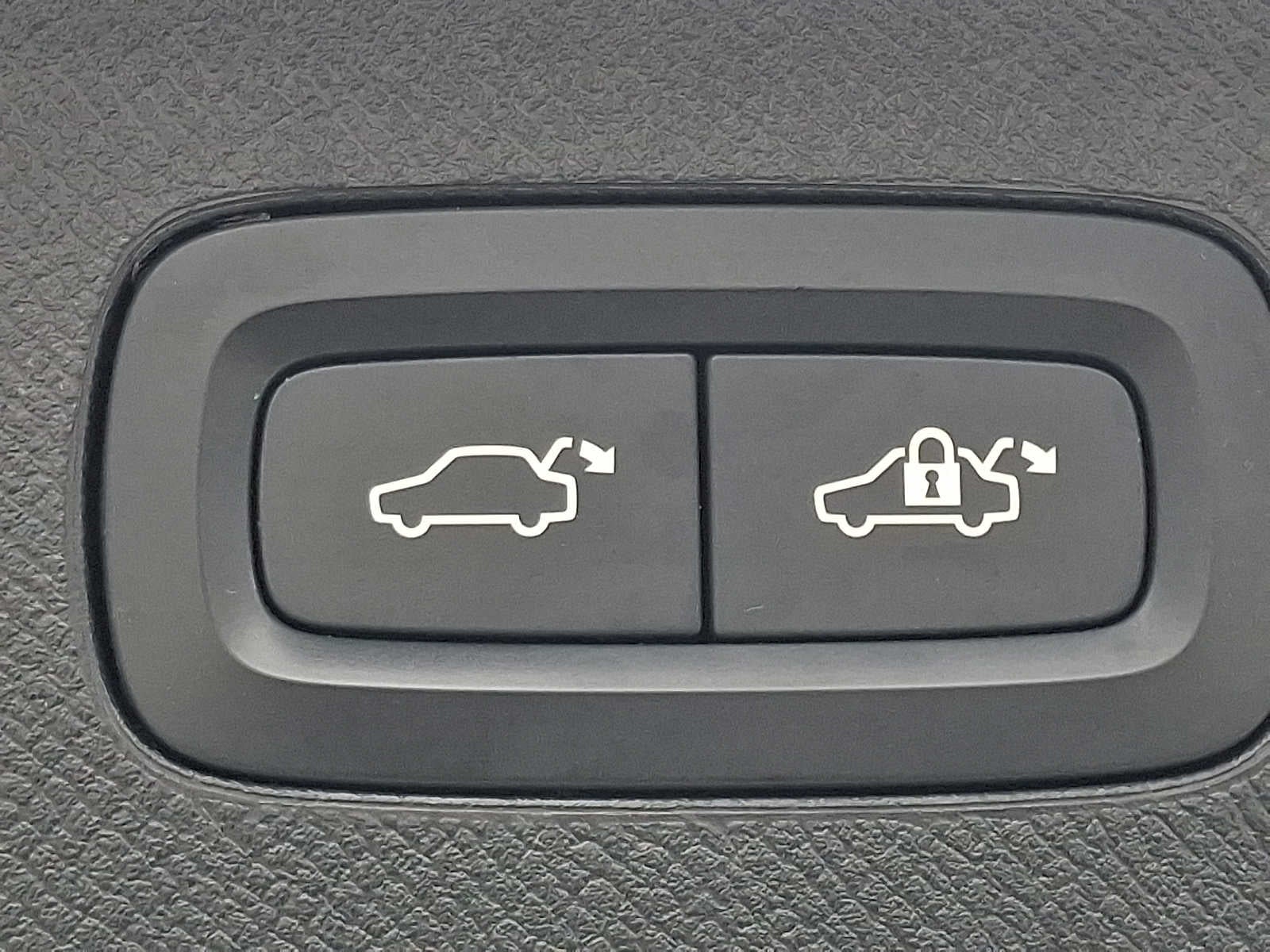 2020 Volvo XC90 T5 AWD Momentum 7 Passenger