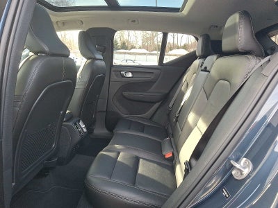 2022 Volvo XC40 T5 AWD Momentum