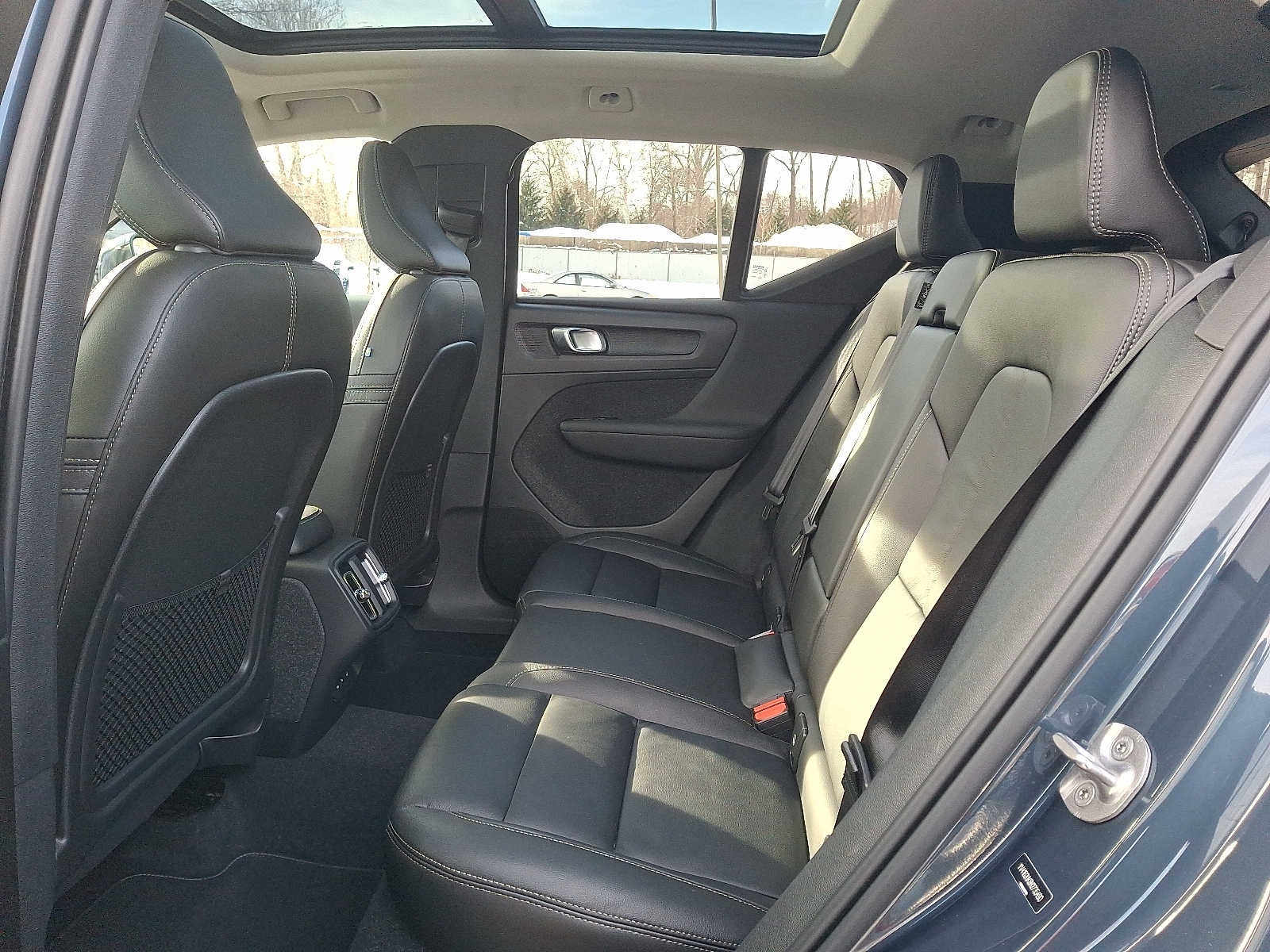 2022 Volvo XC40 T5 AWD Momentum