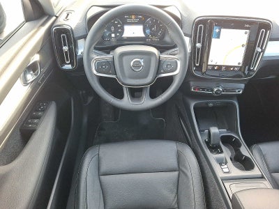 2022 Volvo XC40 T5 AWD Momentum