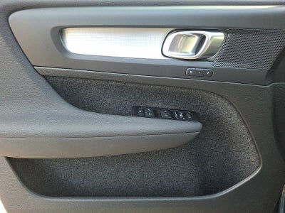 2022 Volvo XC40 T5 AWD Momentum