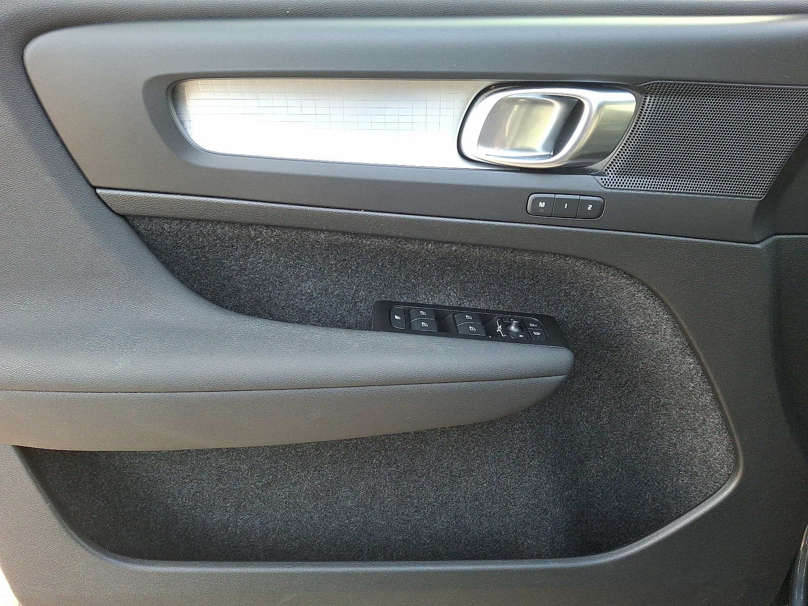 2022 Volvo XC40 T5 AWD Momentum