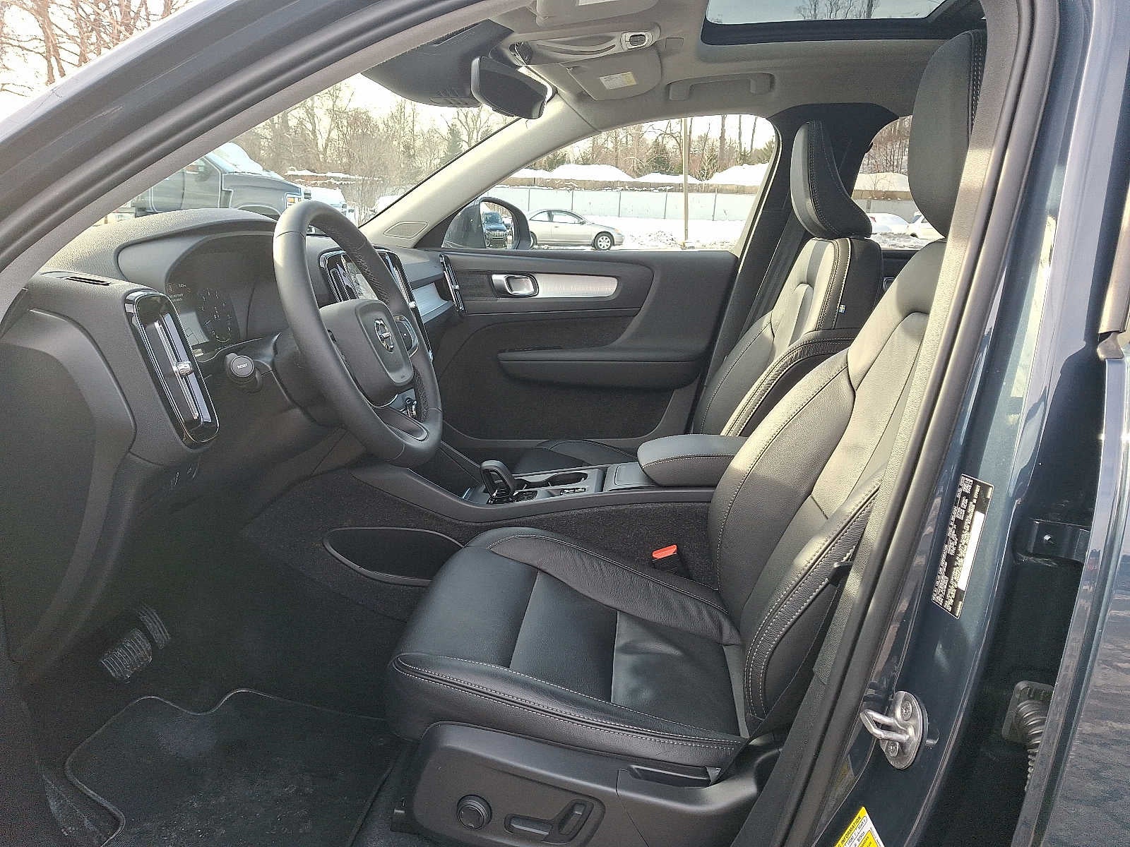 2022 Volvo XC40 T5 AWD Momentum