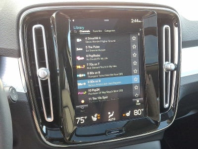 2022 Volvo XC40 T5 AWD Momentum