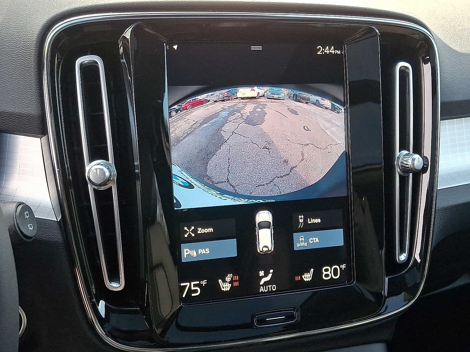 2022 Volvo XC40 T5 AWD Momentum