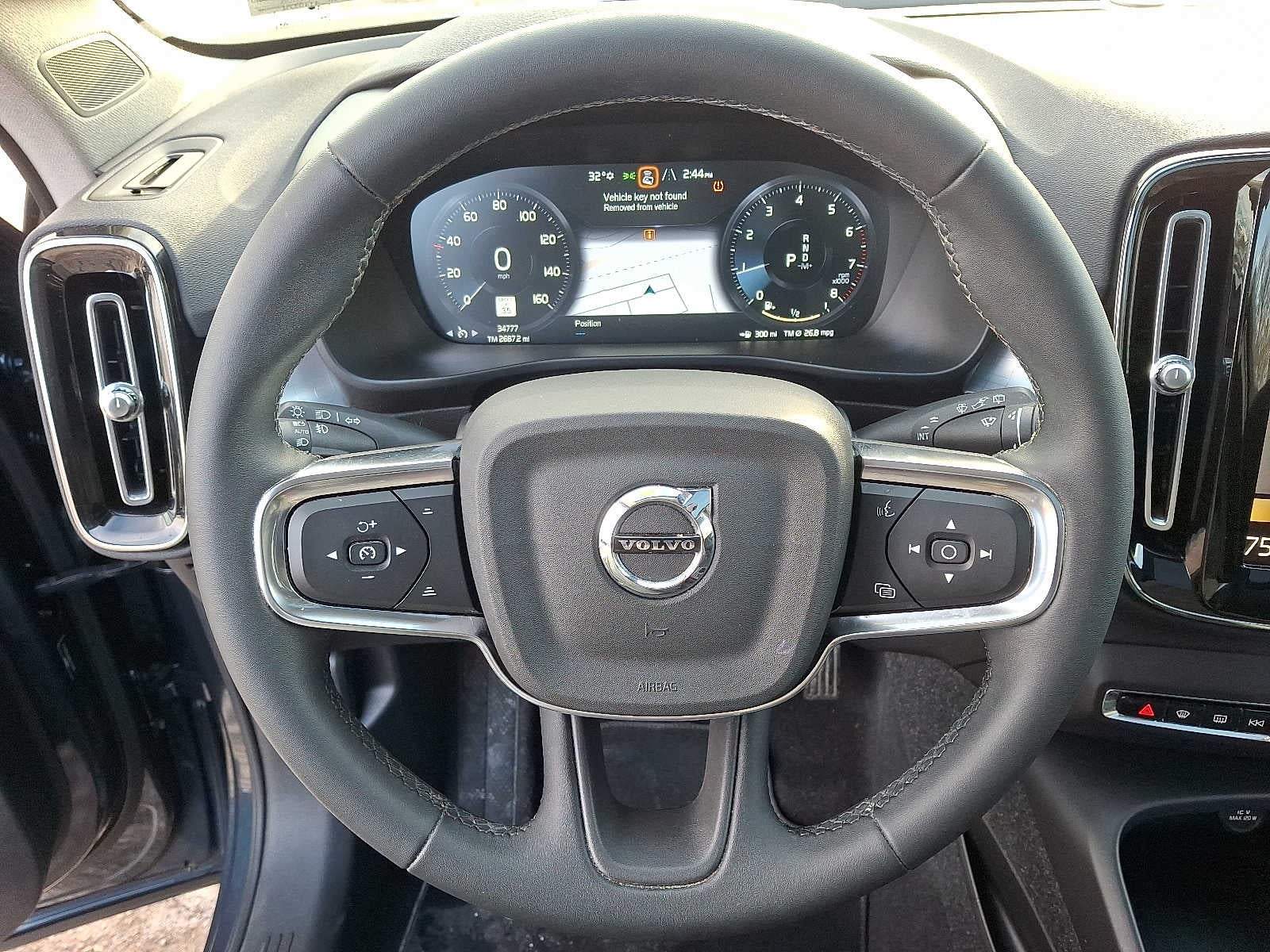 2022 Volvo XC40 T5 AWD Momentum