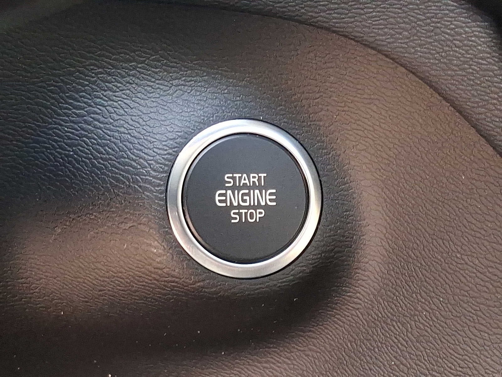 2022 Volvo XC40 T5 AWD Momentum