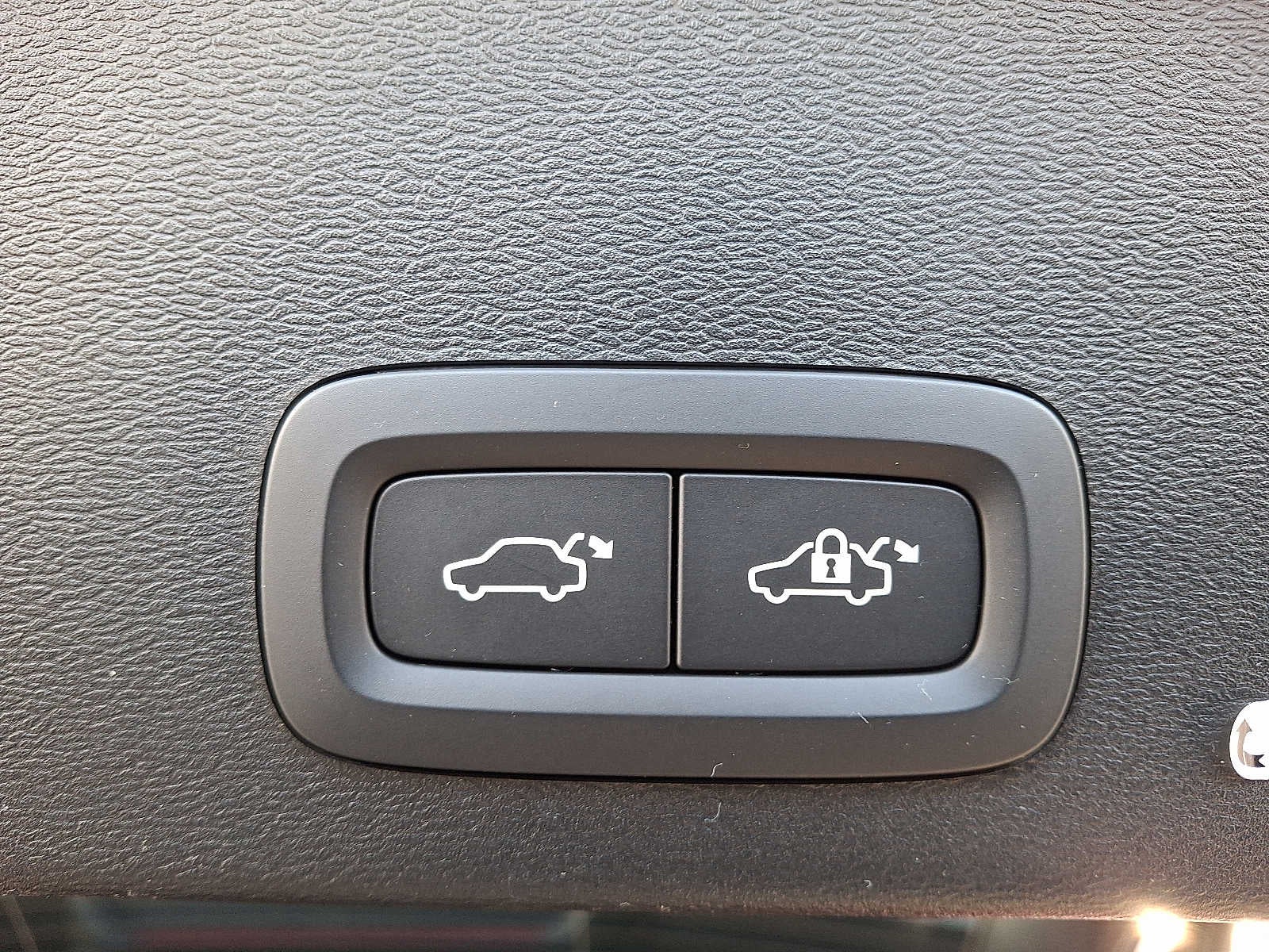 2022 Volvo XC40 T5 AWD Momentum