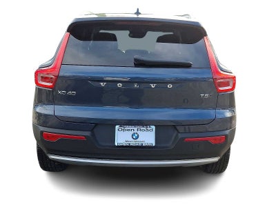 2022 Volvo XC40 T5 AWD Momentum