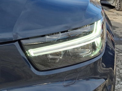 2022 Volvo XC40 T5 AWD Momentum