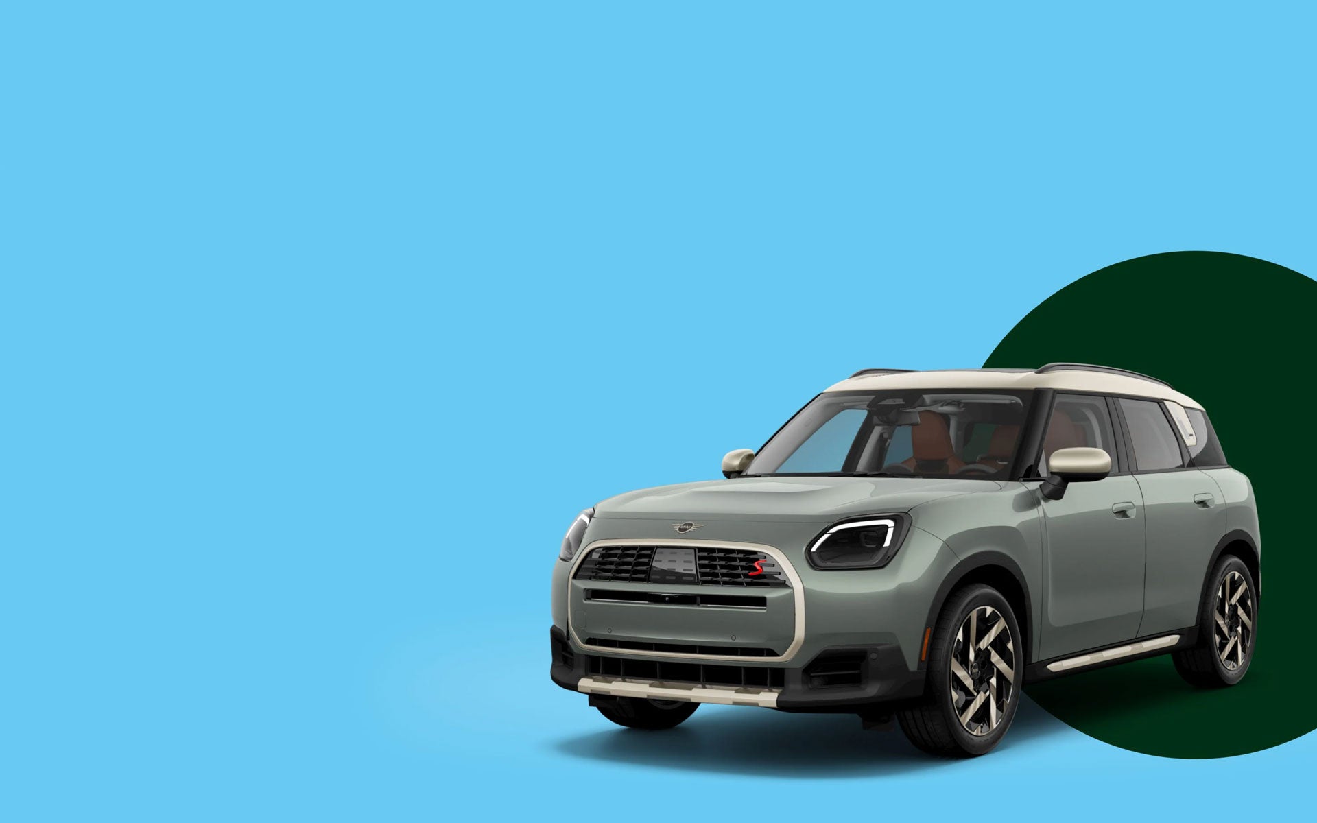 Front-to-rear view of a MINI Countryman S ALL4 with an green circle behind it against a blue background.